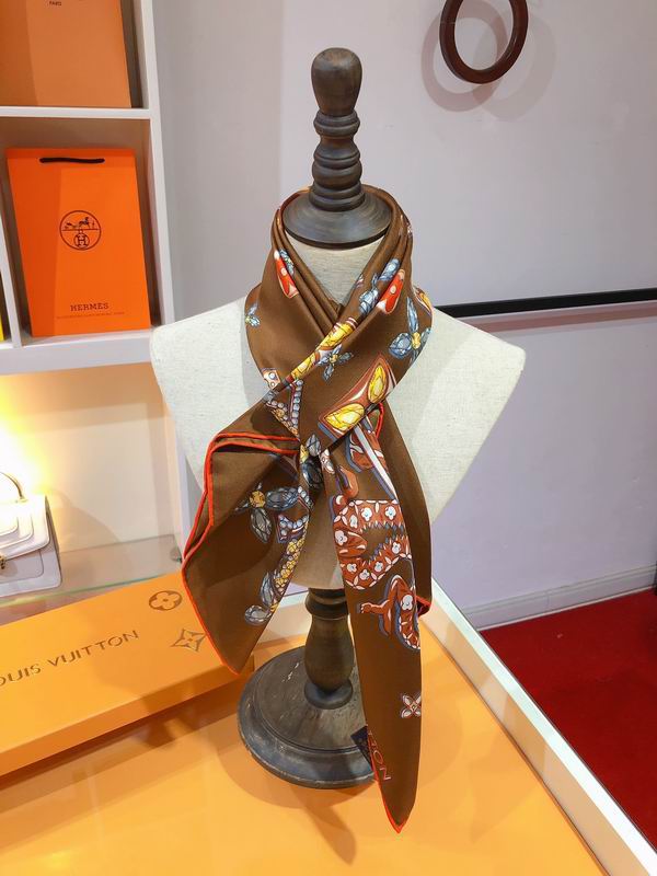 LV silk scarf 90X90cm E (23)