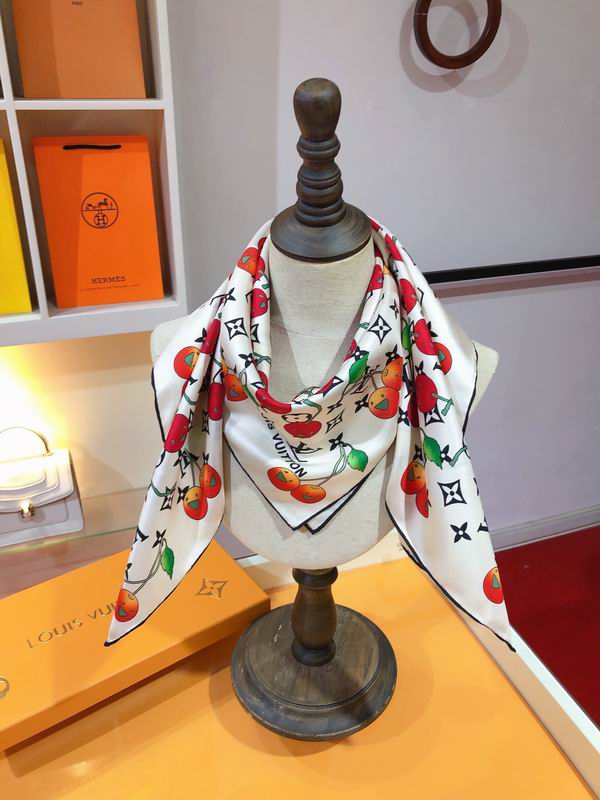 LV silk scarf 90X90cm E (24)