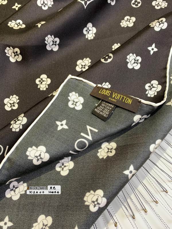 LV silk scarf 90X90cm E (24)
