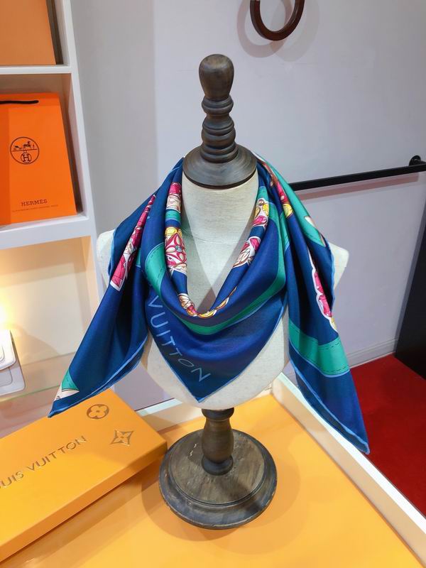 LV silk scarf 90X90cm E (26)