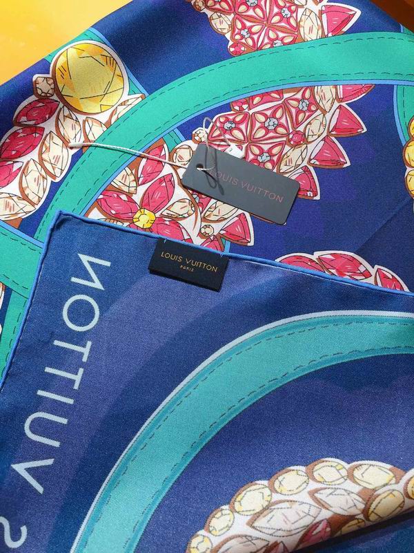 LV silk scarf 90X90cm E (28)