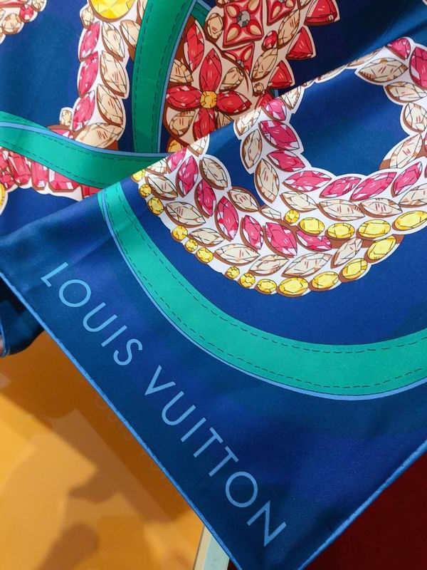 LV silk scarf 90X90cm E (31)
