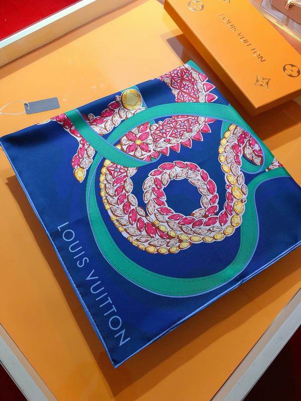 LV silk scarf 90X90cm E (32)