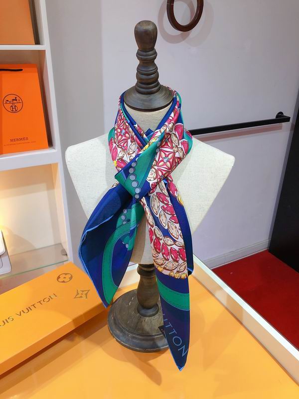 LV silk scarf 90X90cm E (33)