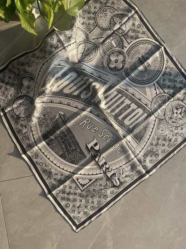 LV silk scarf 90X90cm E (5)