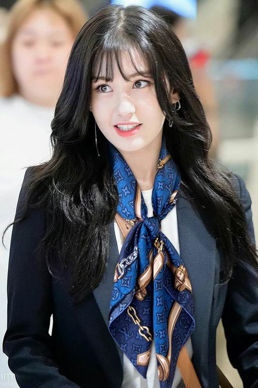 LV silk scarf 90X90cm E (6)