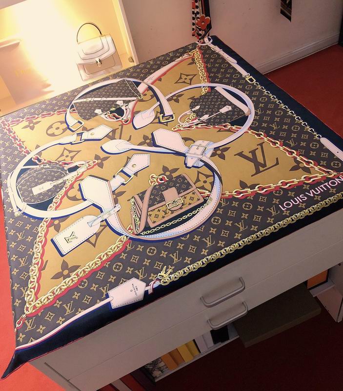 LV silk scarf 90X90cm E (6)