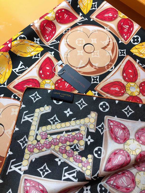 LV silk scarf 90X90cm E (7)