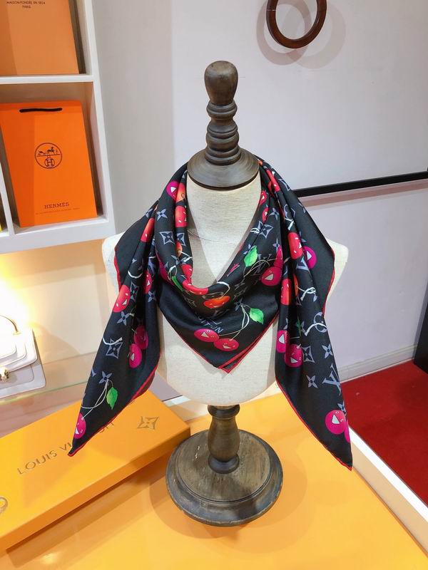 LV silk scarf 90X90cm E (8)