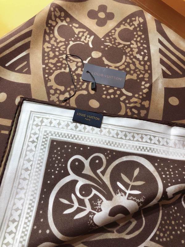 LV silk scarf 90X90cm E (8)