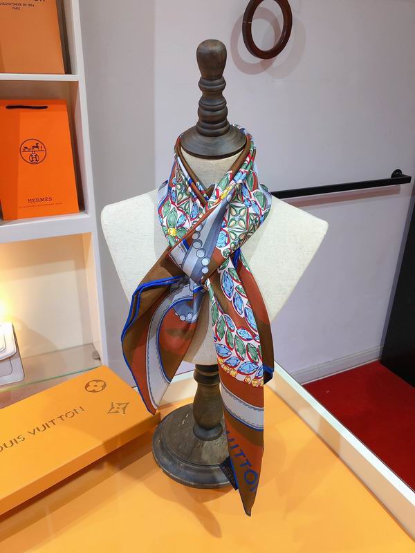 LV silk scarf 90X90cm E (8)