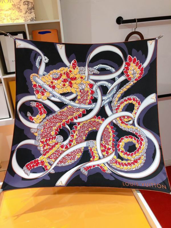LV silk scarf 90X90cm E (9)