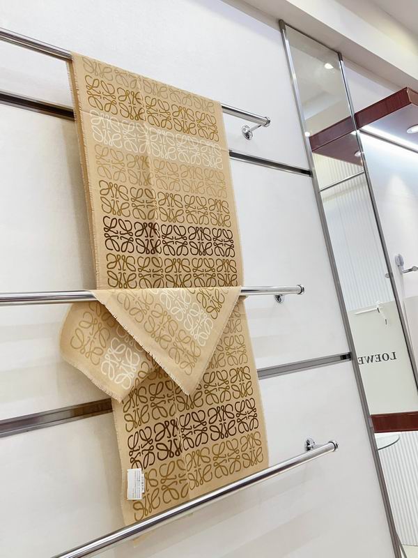 Loewe 42X190cm 73%羊毛 20%真丝 7%山羊绒 E (15)