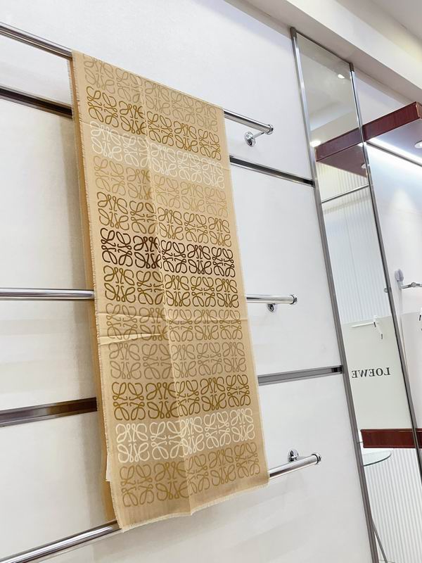 Loewe 42X190cm 73%羊毛 20%真丝 7%山羊绒 E (19)