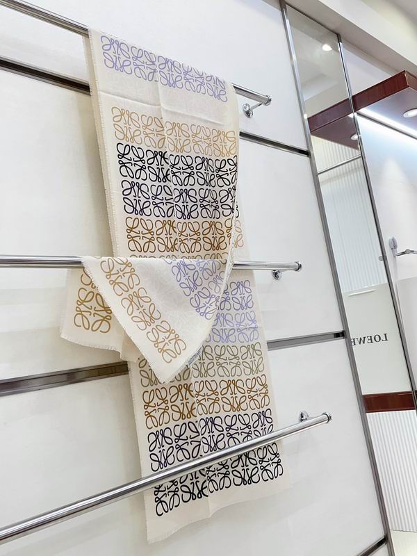 Loewe 42X190cm 73%羊毛 20%真丝 7%山羊绒 E (3)