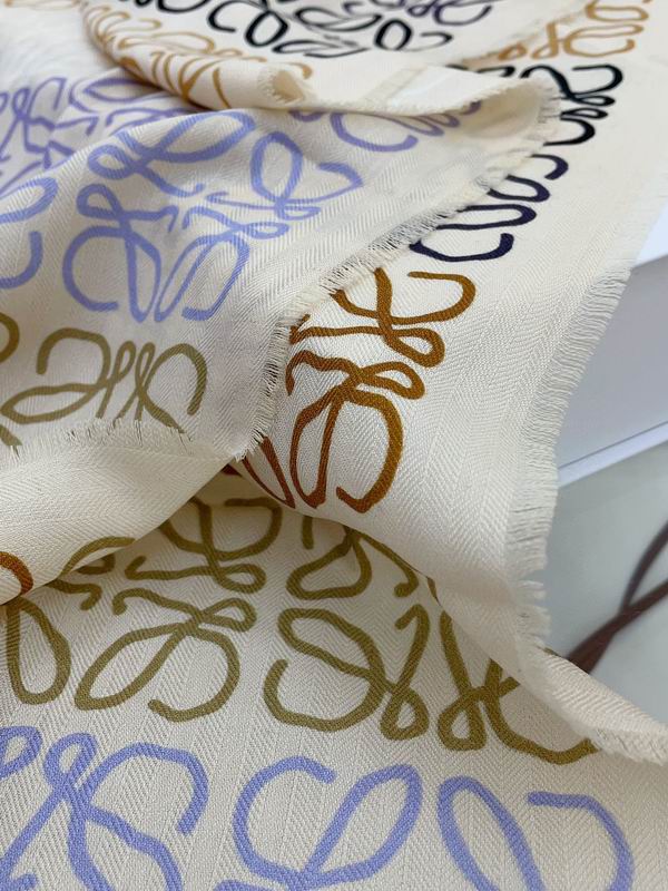 Loewe 42X190cm 73%羊毛 20%真丝 7%山羊绒 E (4)