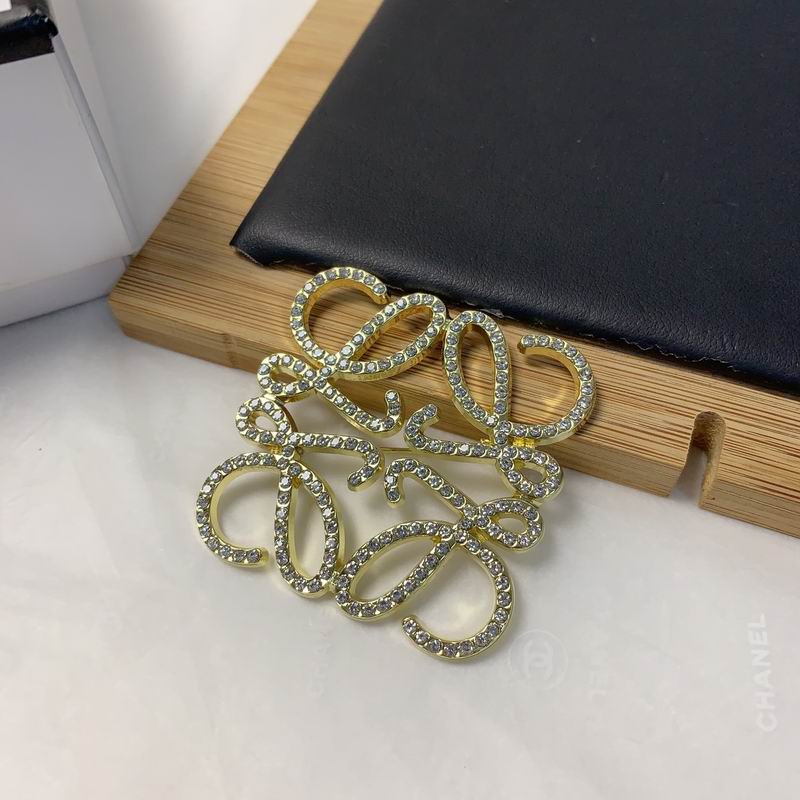 Loewe brooch 07yxh01 (3)