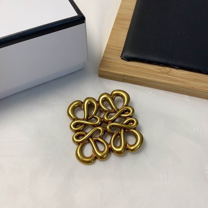 Loewe brooch 07yxh02 (4)