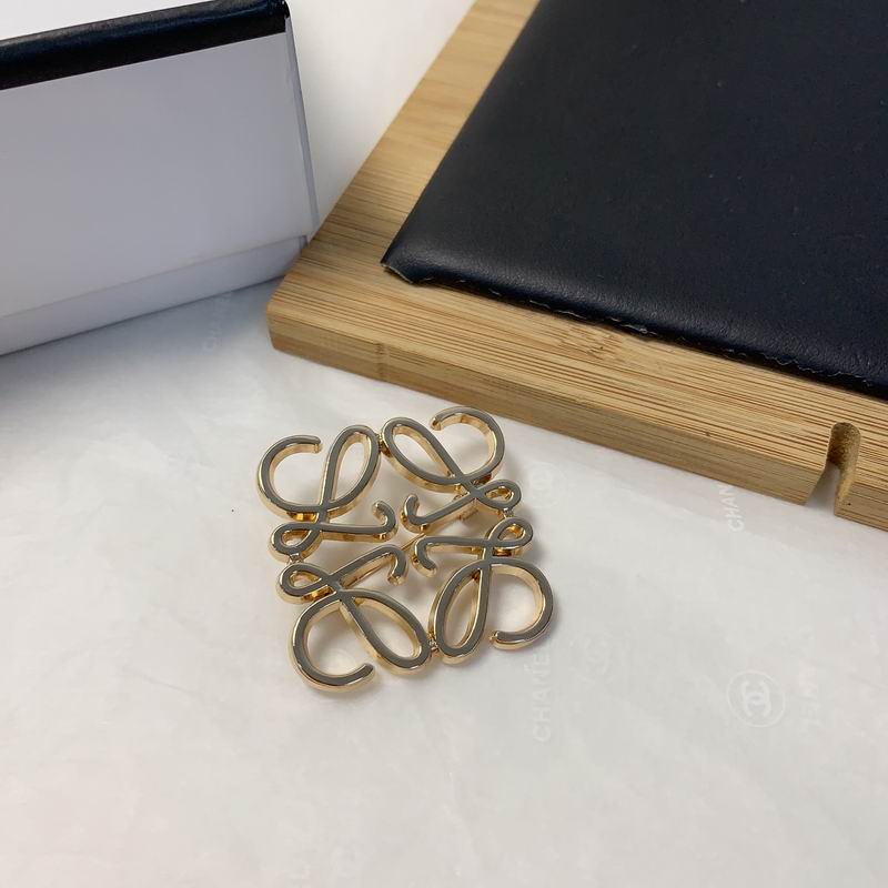 Loewe brooch 07yxh03 (2)