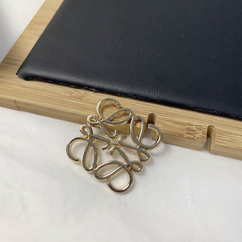 Loewe brooch 07yxh03 (3)