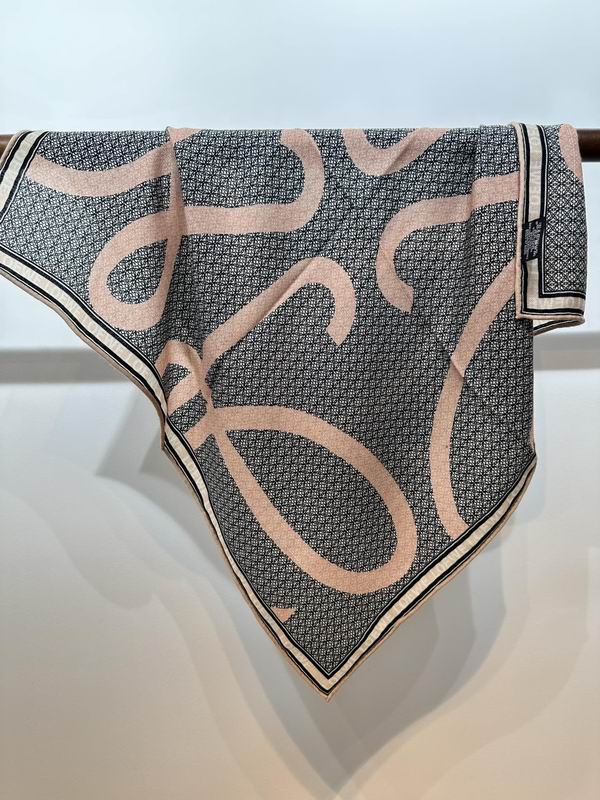 Loewe scarf 70X70cm E (1)