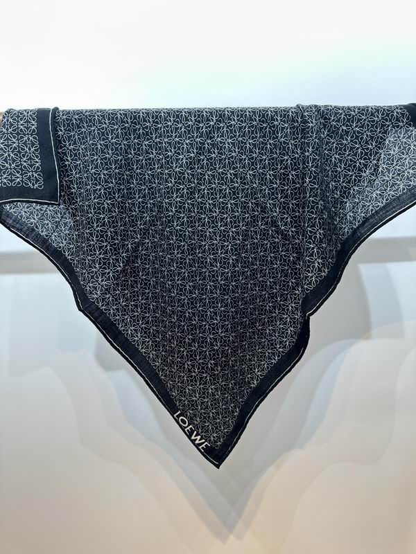 Loewe scarf 70X70cm E (1)