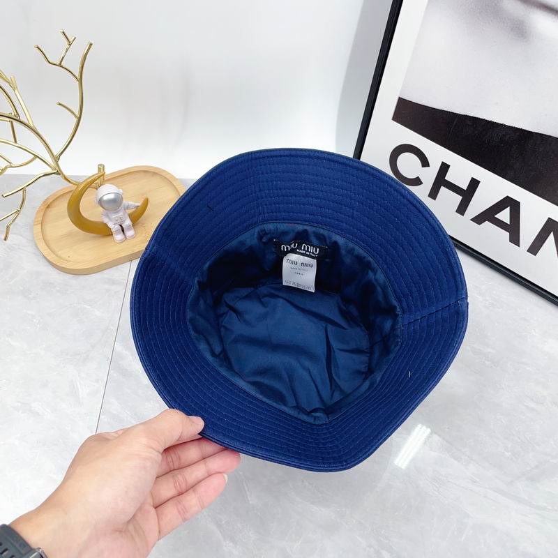 MIumiu hat dx (1613)