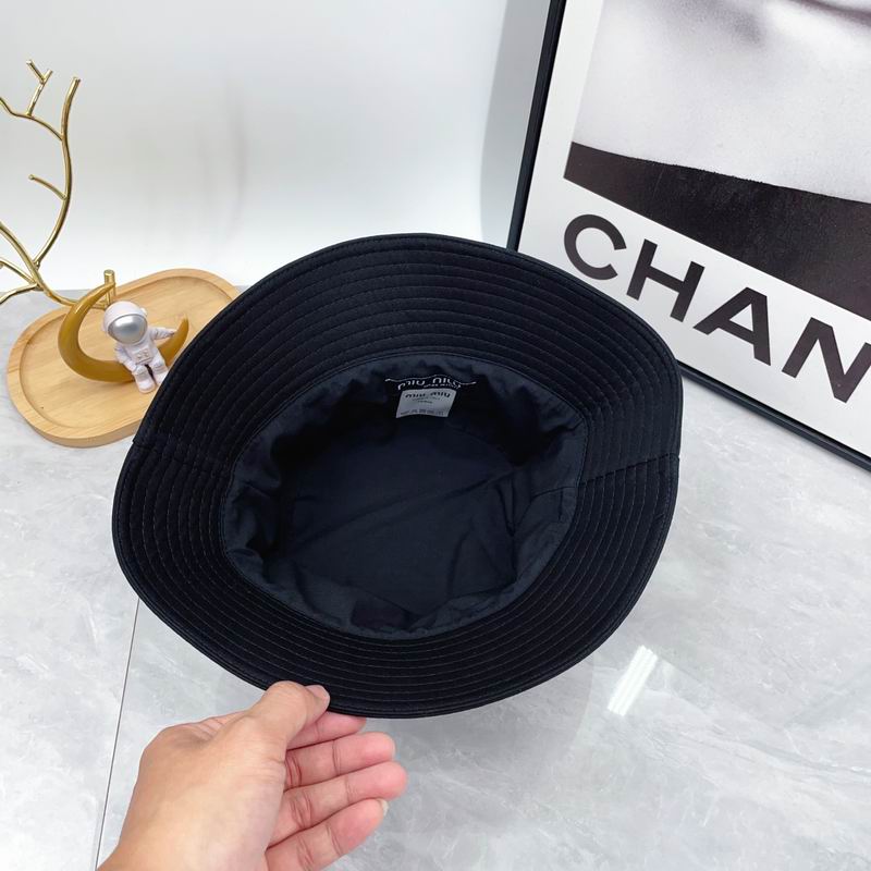 MIumiu hat dx (1622)