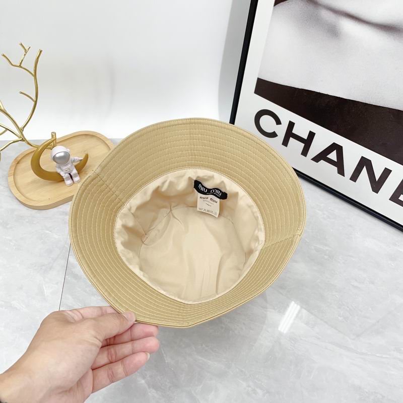 MIumiu hat dx (1631)