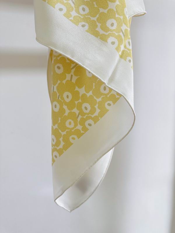 Marimekko silk scarf 70X70cm E23 (3)