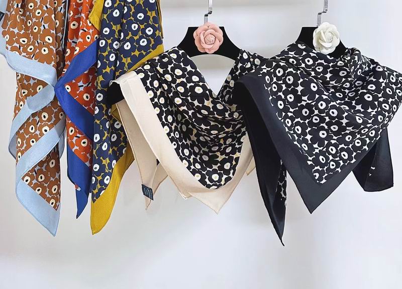 Marimekko silk scarf 70X70cm E23 (7)