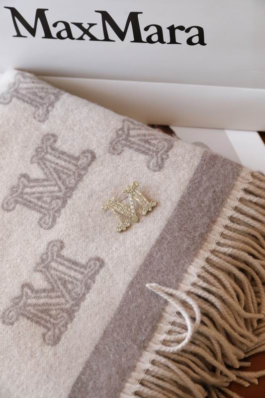 Max Mara cloak 125X125cm E (2)