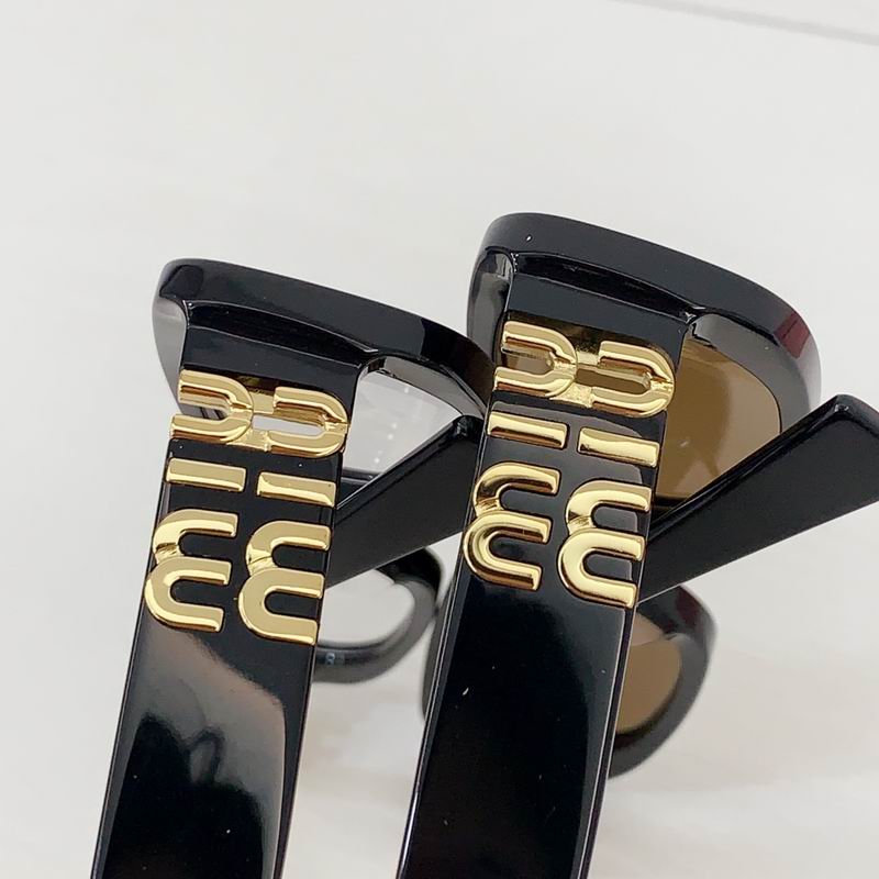 MiuMiu 08Z 54 21-145 b08