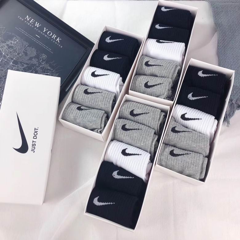 NIKE Socks  (2)