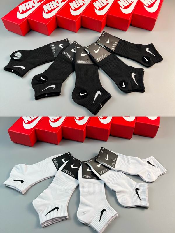 Nike Socks (2)