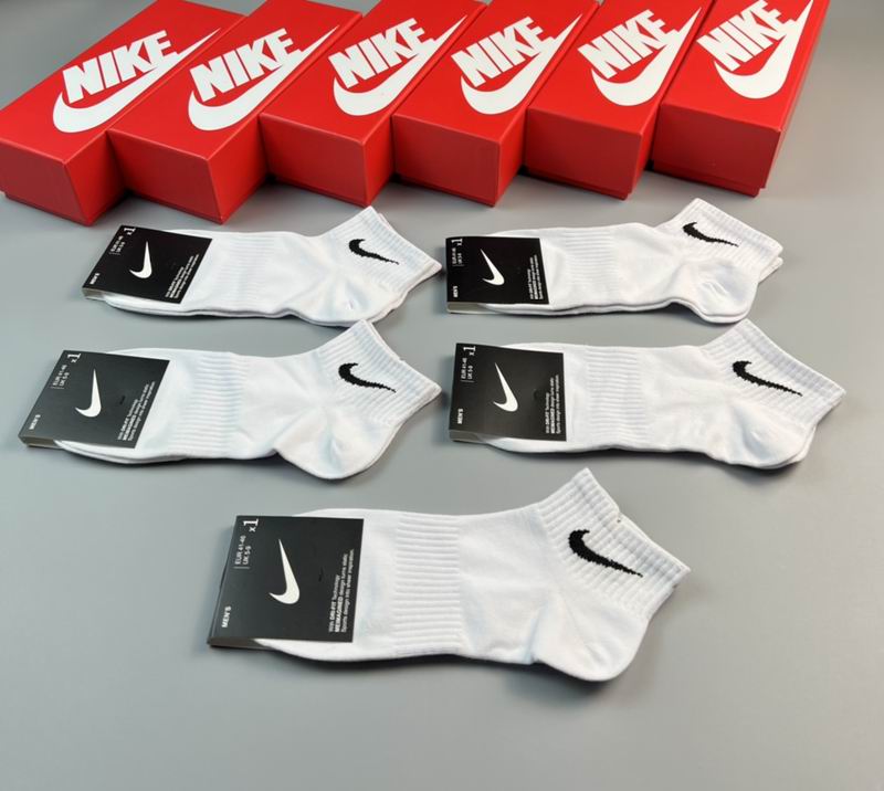 Nike Socks (3)