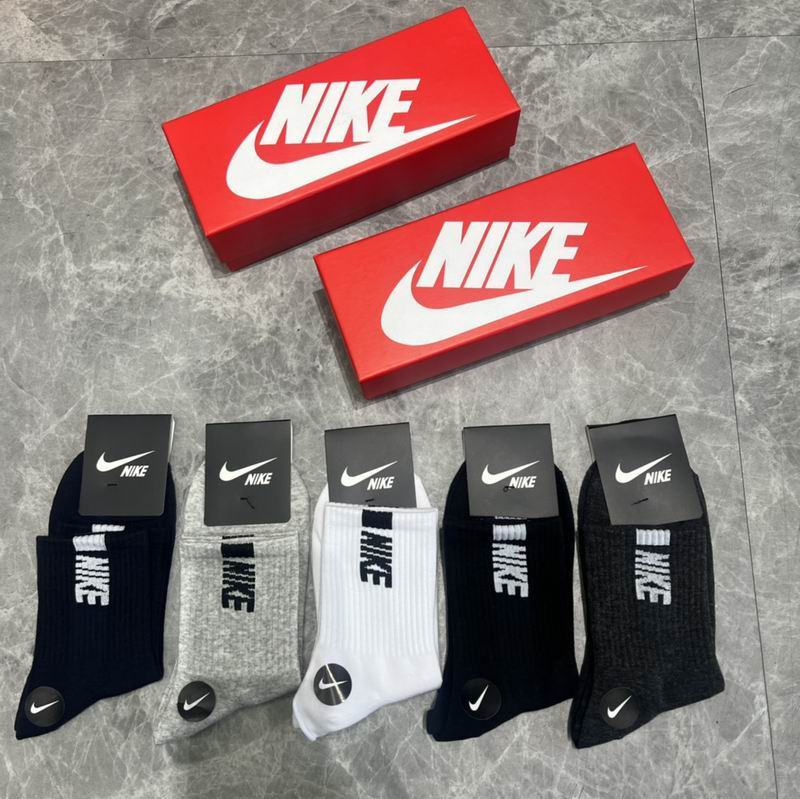 Nike Socks  (2)