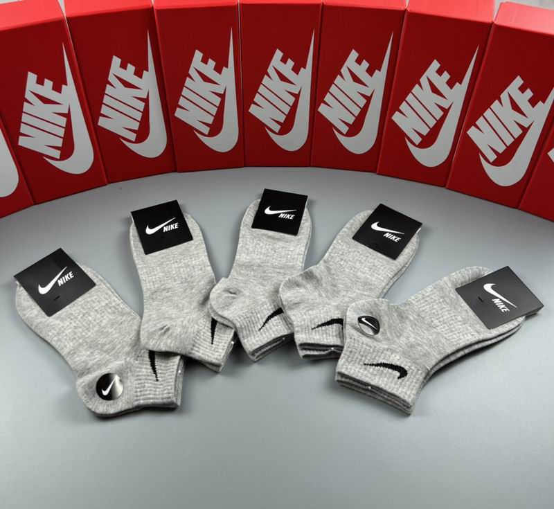 Nike Socks  (2)
