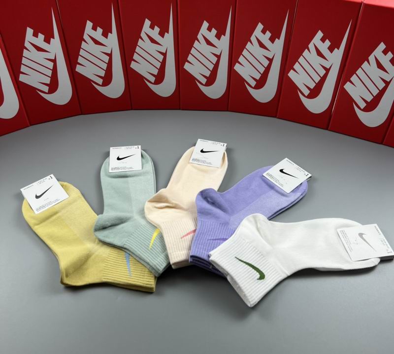 Nike Socks  (2)