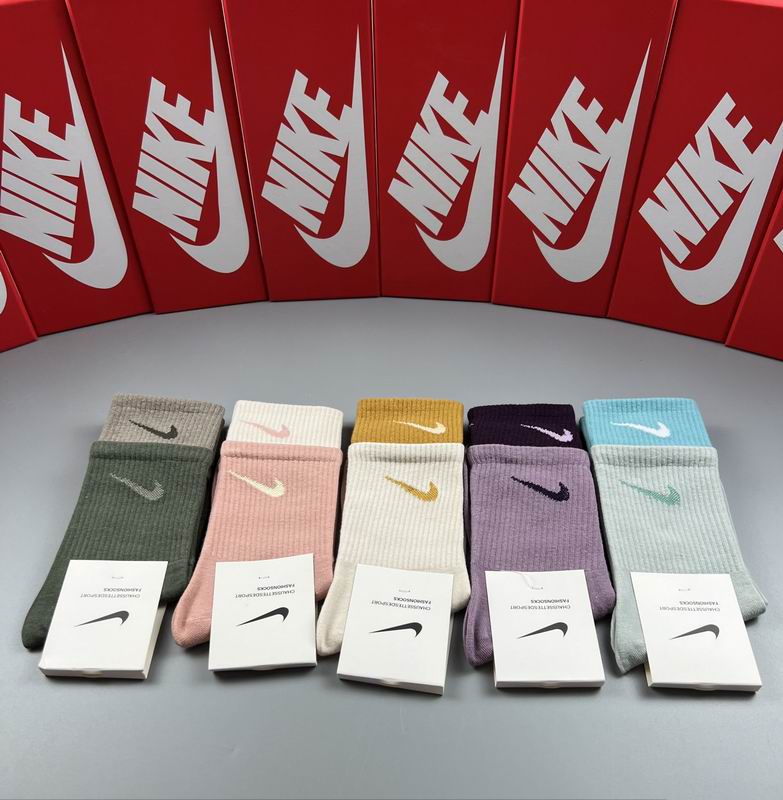 Nike Socks  (2)