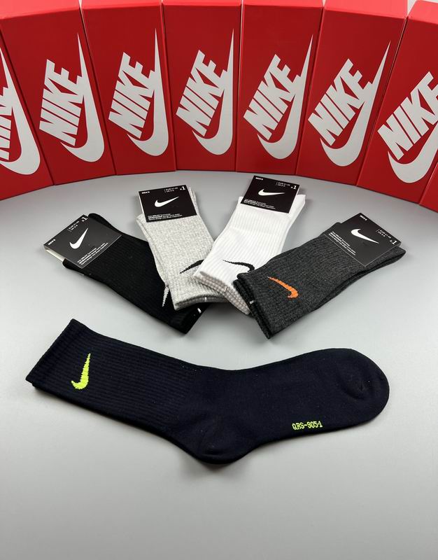 Nike Socks  (2)
