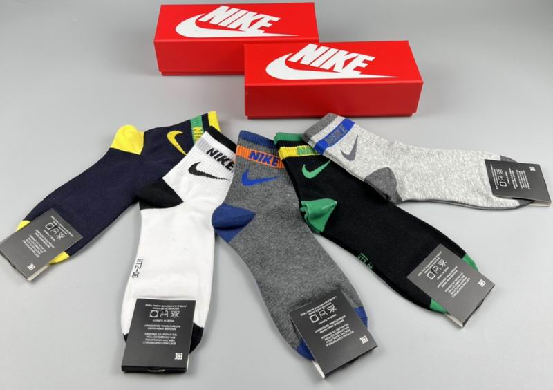 Nike socks (1)