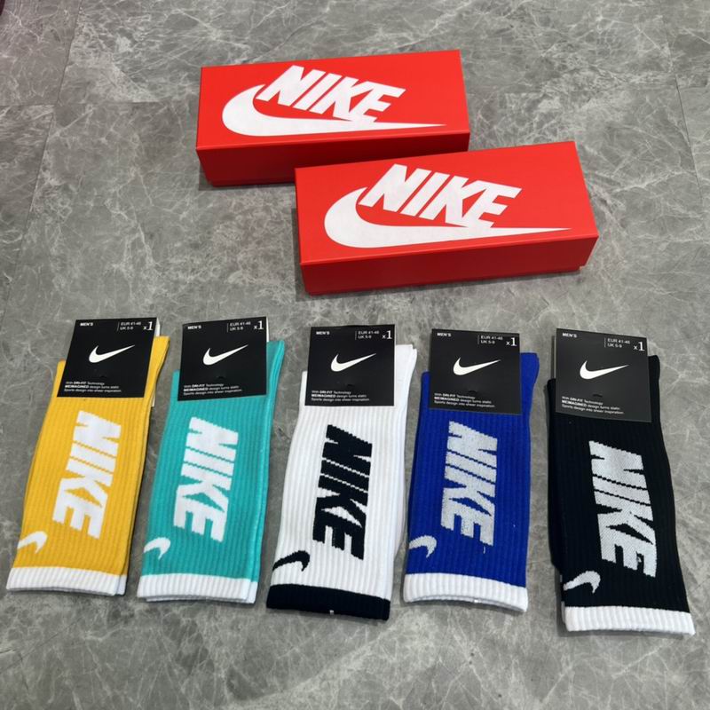 Nike socks (1)