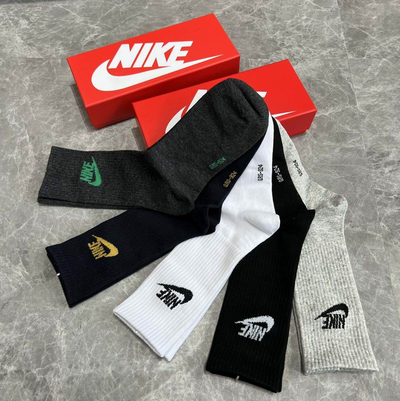 Nike socks (2)