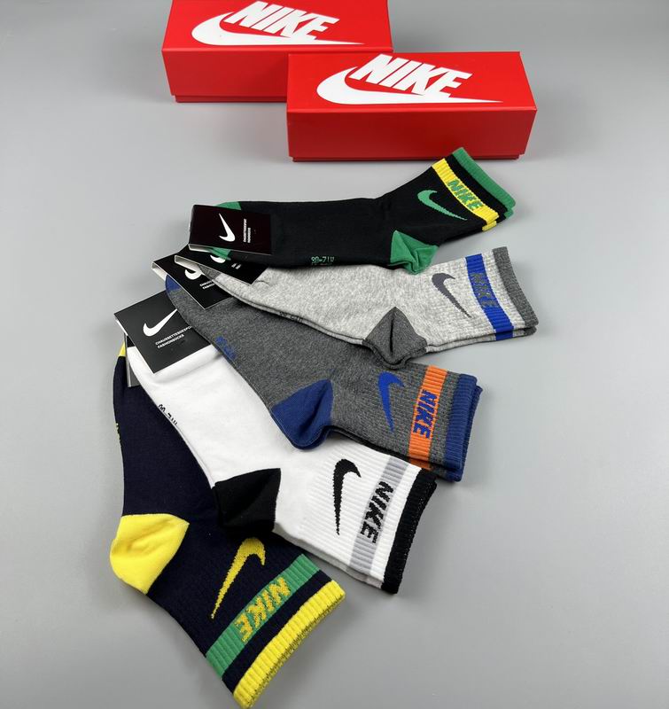 Nike socks (2)