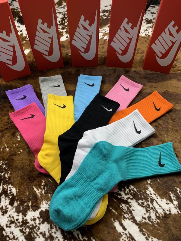 Nike socks (2)