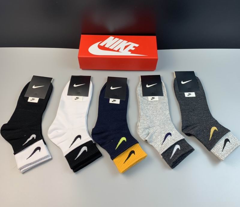 Nike socks (2)