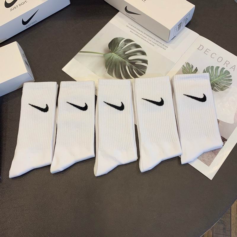 Nike socks (2)