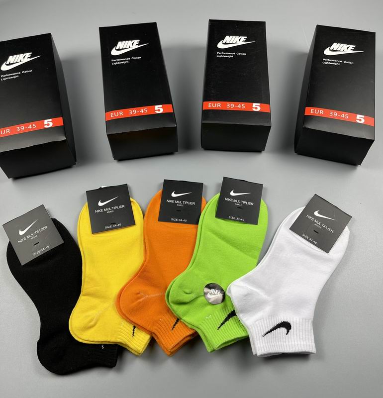 Nike socks (2)