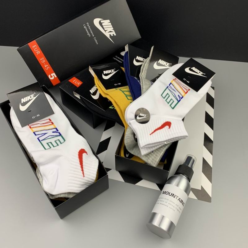Nike socks (2)